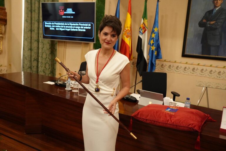 Raquel del Puerto se convierte en la primera mujer en presidir la Diputación de Badajoz
