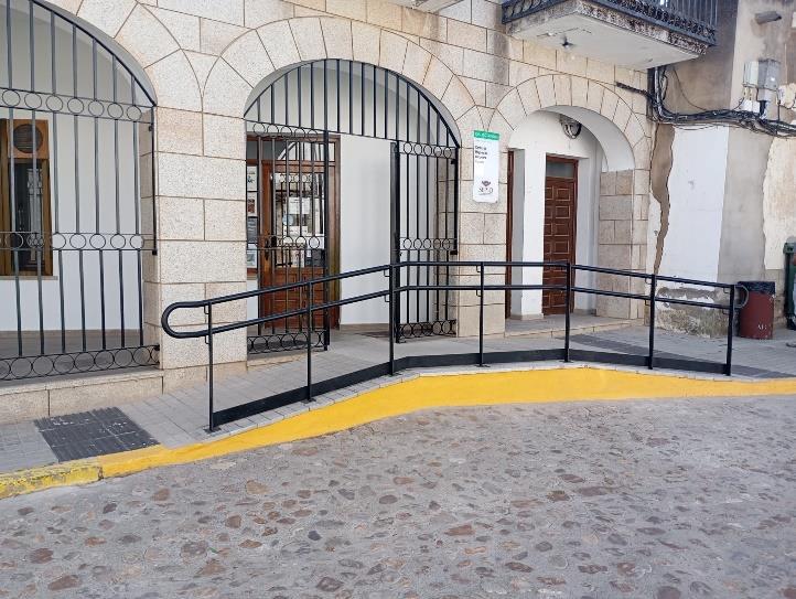 La Junta de Extremadura invierte más de 27.000 euros en obras de mejora de accesibilidad en el Centro de Mayores de Alcántara