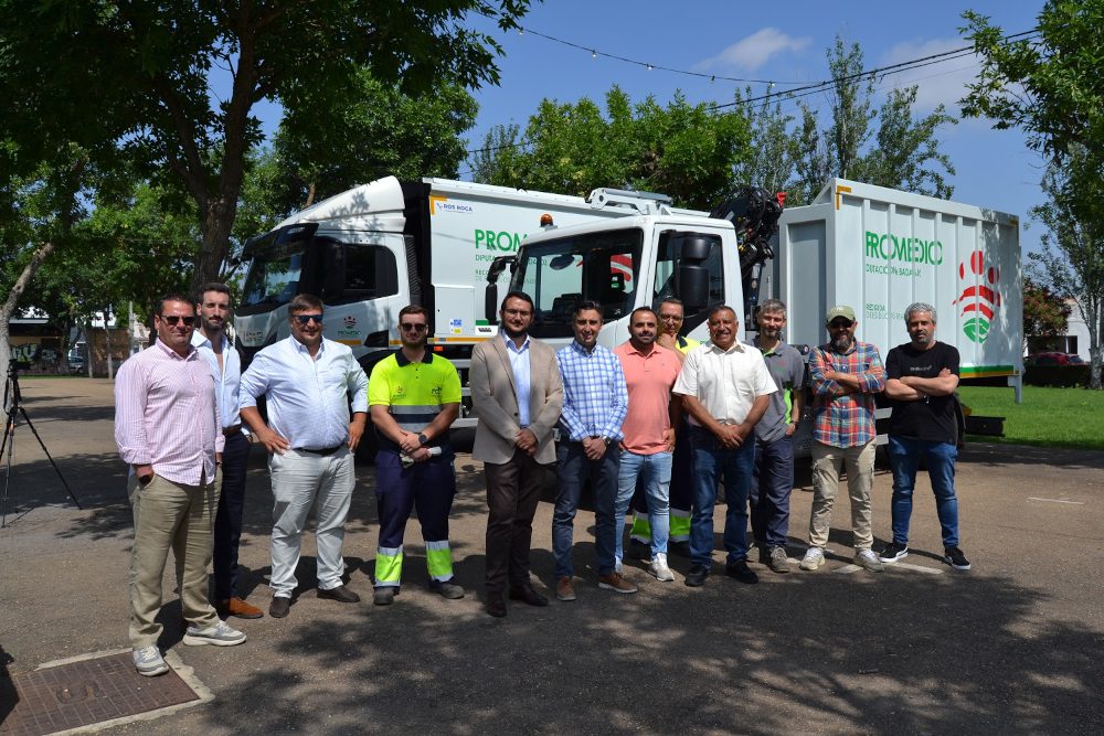 Presentados en Puebla de la Calzada nuevos vehículos para la recogida de residuos para 26.000 vecinos de las Vegas Bajas