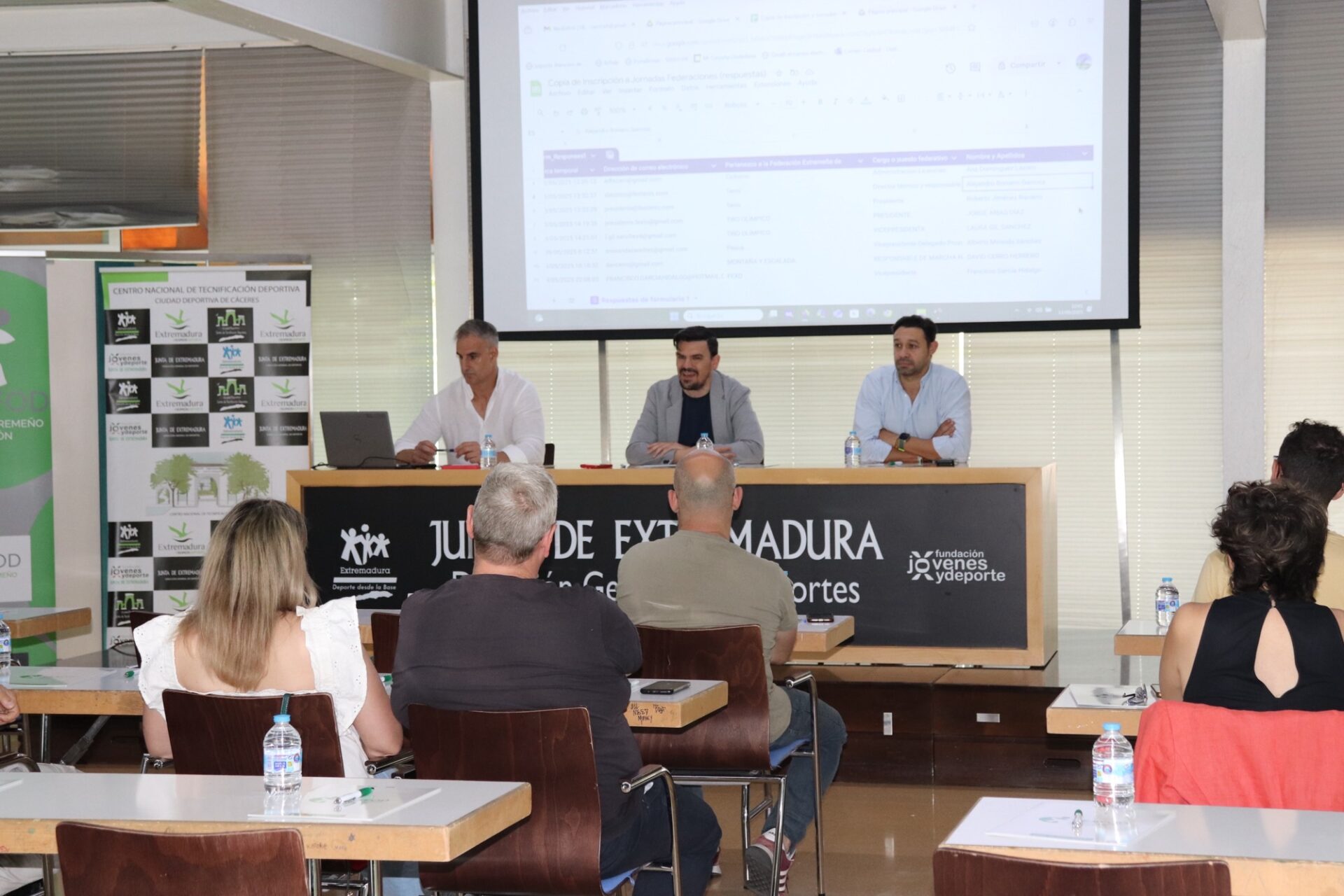 La Junta de Extremadura impulsa la formación de monitores y entrenadores deportivos en la jornada organizada por el CEXFOD