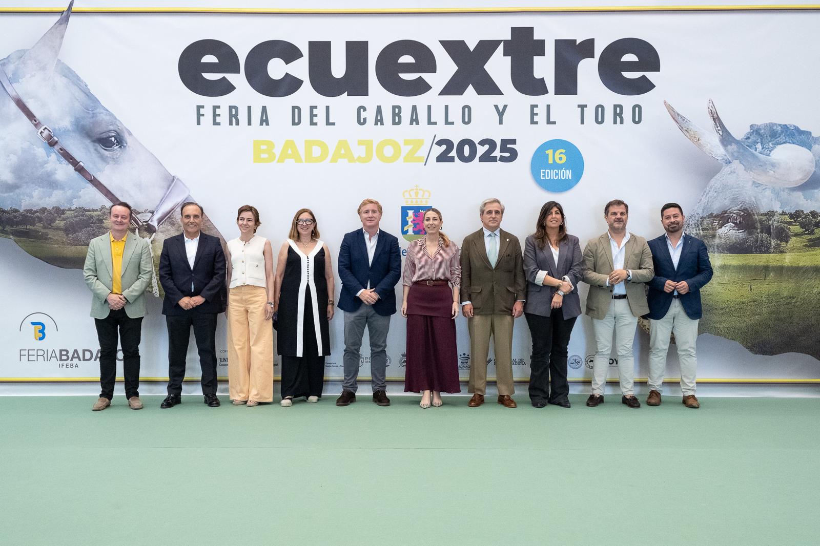 La presidenta de la Junta visita Ecuextre 2025, la Feria del Caballo y el Toro de Extremadura