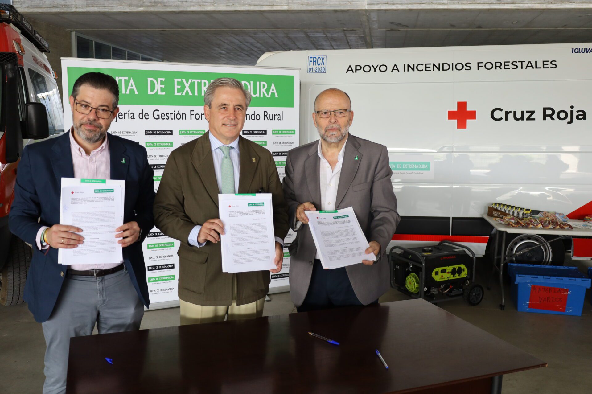 La Consejería de Gestión Forestal y Mundo Rural y Cruz Roja Española firman un convenio para establecer un dispositivo de apoyo al Infoex