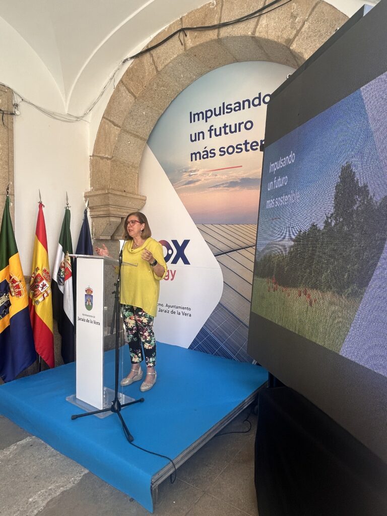 Mercedes Morán participa en la presentación del proyecto fotovoltaico ‘Jaraíz de la Vera, la 1ª comunidad energética de Extremadura’