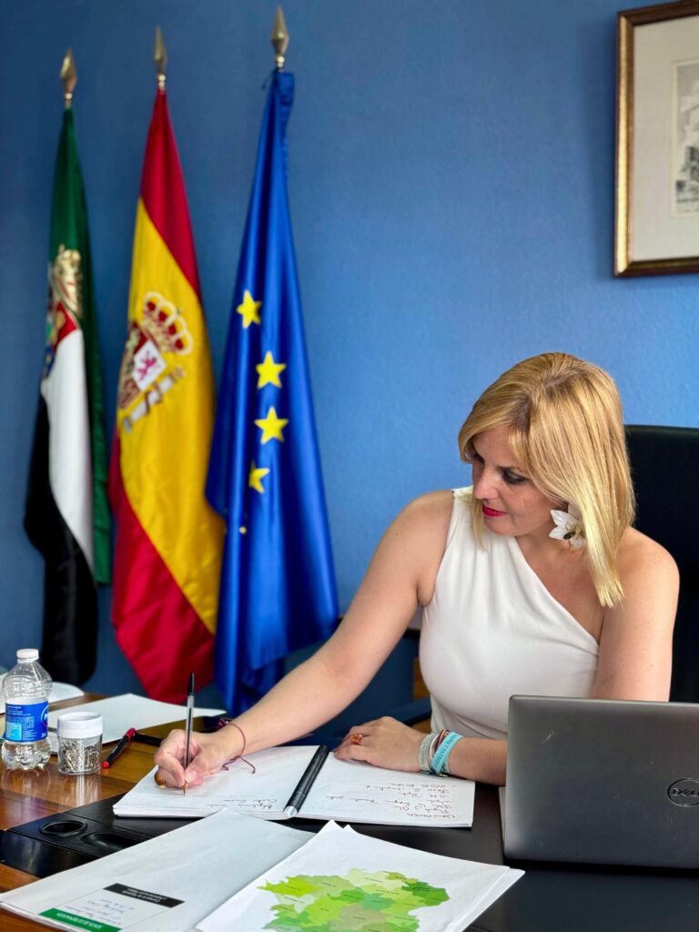 Elena Manzano envía una carta a la ministra de Hacienda pidiendo explicaciones sobre por qué Extremadura recibe menos dinero de lo anunciado en las entregas a cuenta