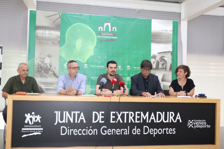 La Junta impulsa el Campeonato de España de Escalada Escolar, que se celebra en Cáceres en el rocódromo ‘Alberto Ginés’