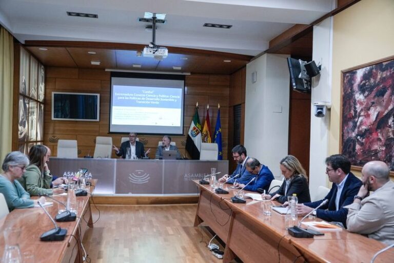 El programa ‘ConExt’ Extremadura Conecta Ciencia y Política amplía el plazo para que los científicos participen en el asesoramiento a políticos