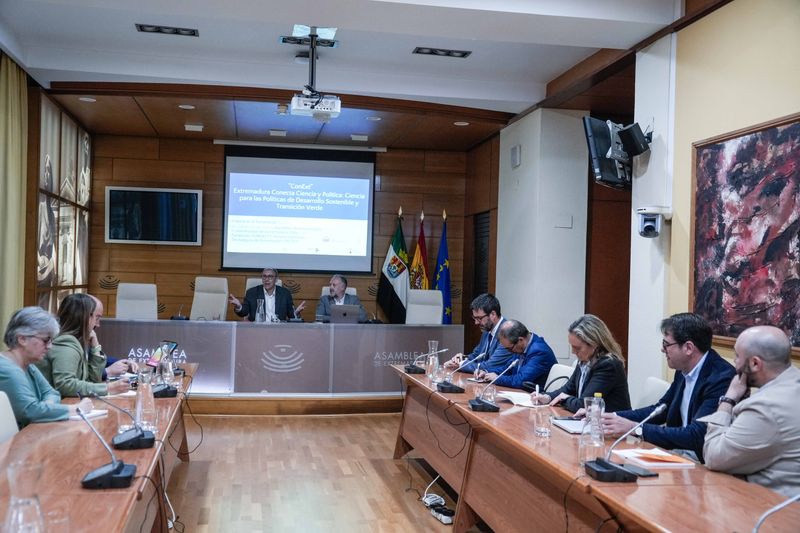 El programa ‘ConExt’ Extremadura Conecta Ciencia y Política amplía el plazo para que los científicos participen en el asesoramiento a políticos