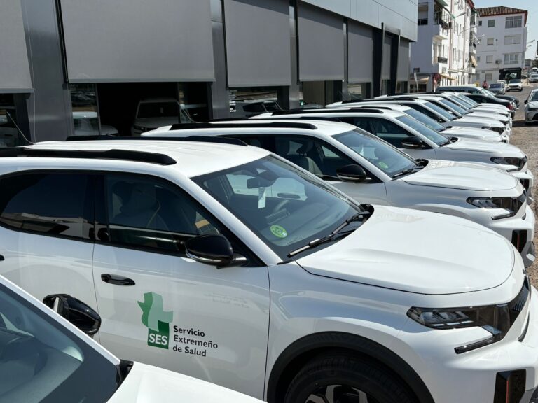La Junta de Extremadura invierte más de 458.000 euros en la renovación de la flota de vehículos de Atención Primaria del SES