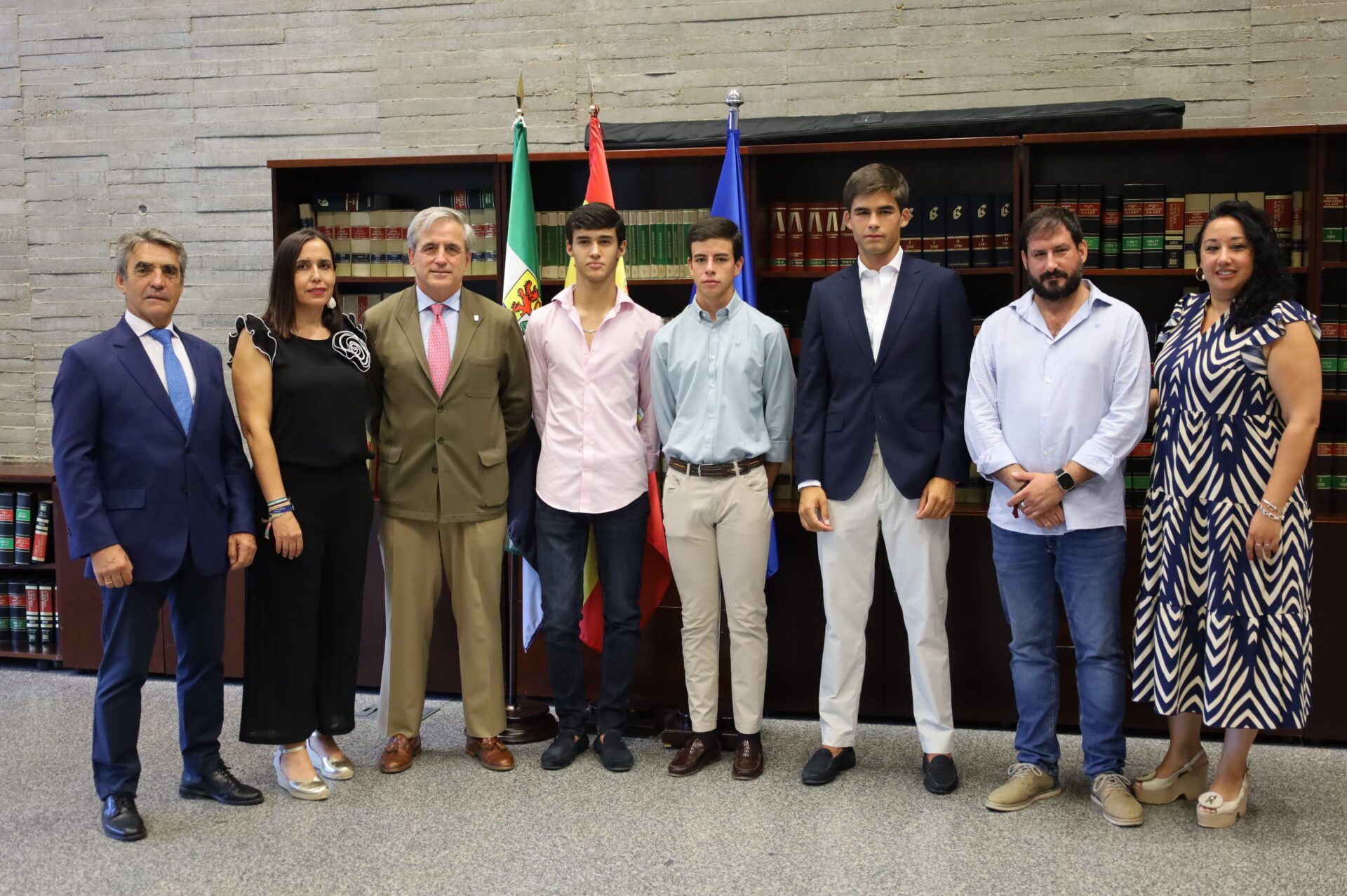 El consejero Ignacio Higuero recibe a los tres finalistas del Circuito de Novilladas de Extremadura