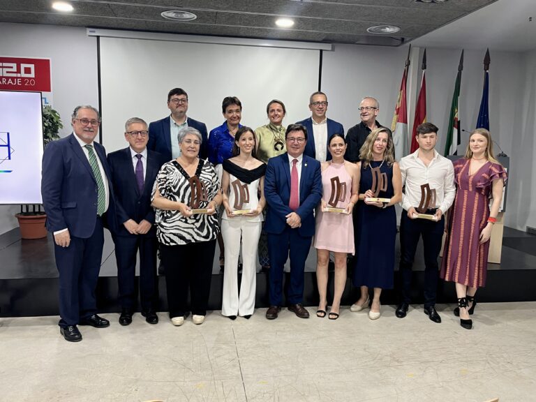 Santamaría destaca el ejemplo de buenas prácticas en la gestión del talento de las empresas premiadas en los Premios Liderazgos e Innovación