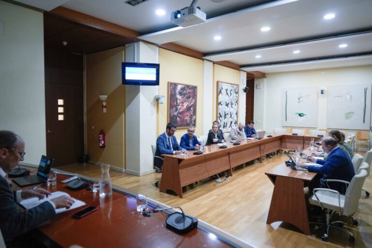 Abierta la convocatoria para participar en el programa de asesoramiento científico en políticas públicas ‘ConExt-Extremadura Conecta Ciencia y Política’