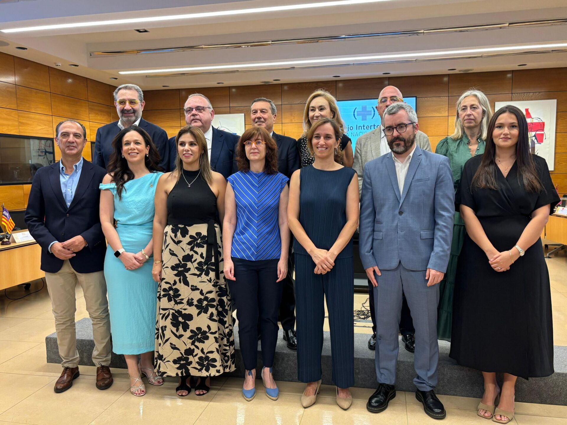 Extremadura presenta en el CISNS su apuesta por la equidad sanitaria: plazas MIR, centro CAR-T y financiación justa para Medicina y Enfermería