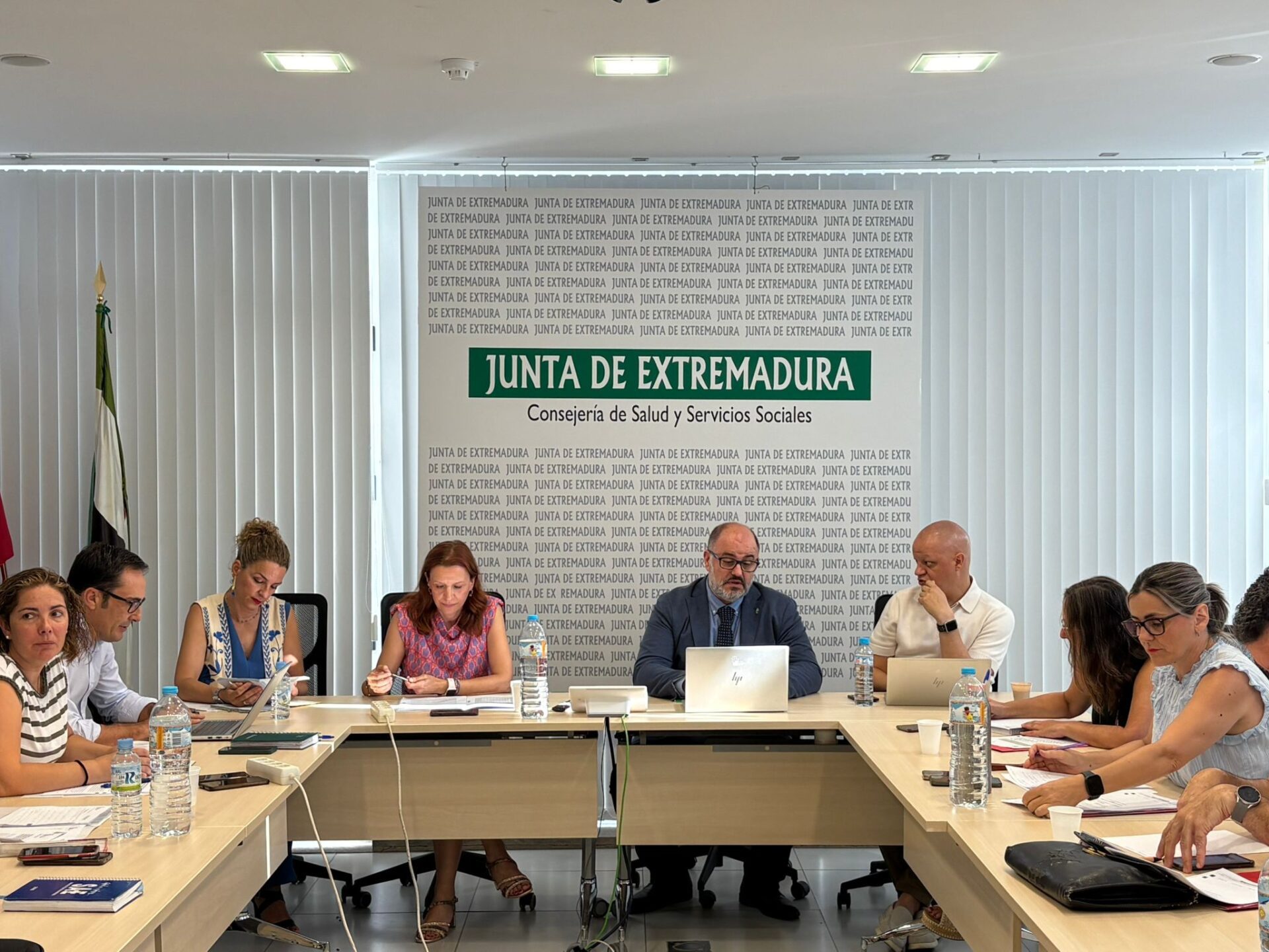 La Mesa Sectorial de Sanidad aborda la creación de 25 nuevas plazas para reforzar la Red de Salud Mental de Extremadura