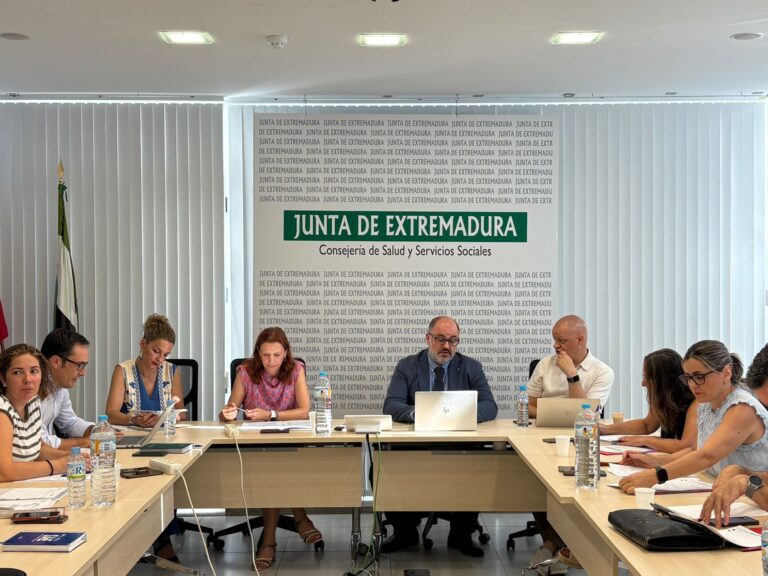 La Mesa Sectorial de Sanidad aborda la creación de 25 nuevas plazas para reforzar la Red de Salud Mental de Extremadura