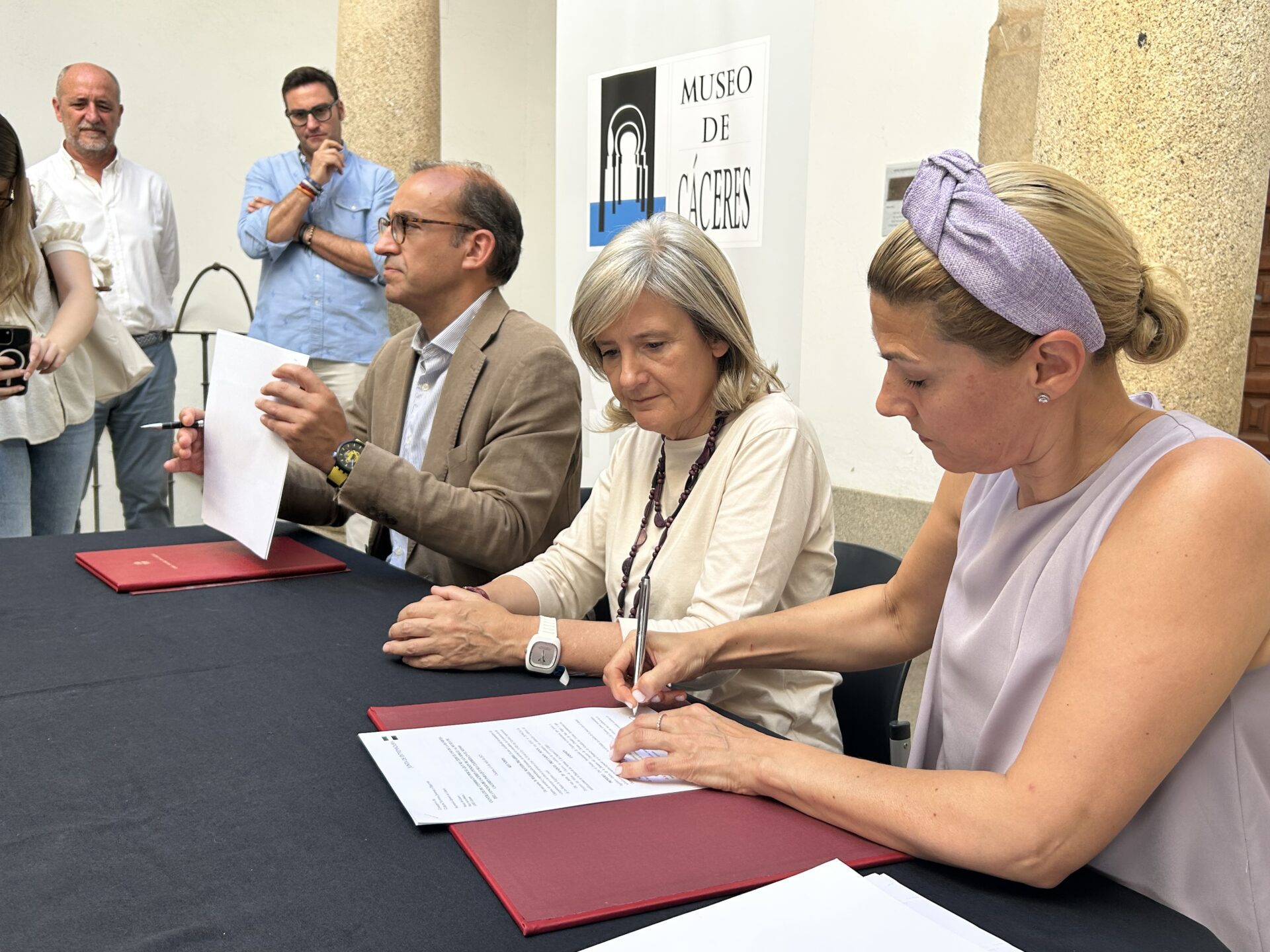 El Museo de Cáceres incorpora a su colección el Pendón de San Jorge, cedido por el Ayuntamiento durante 50 años