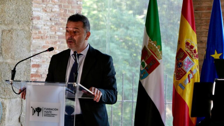 La Junta de Extremadura reivindica el valor de la Transición española como ejemplo de sabiduría política y generosidad