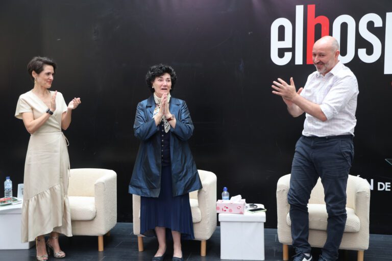La Diputación de Badajoz edita un libro innovador para mejorar la calidad de vida de las personas con ELA