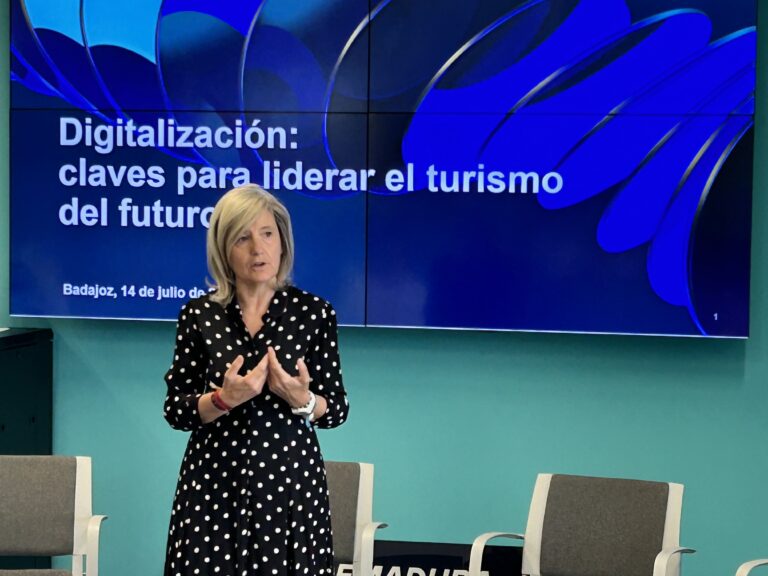 Bazaga anuncia una nueva línea de ayudas para mejorar la eficiencia energética en el sector turístico dotada con 5,8 millones de euros