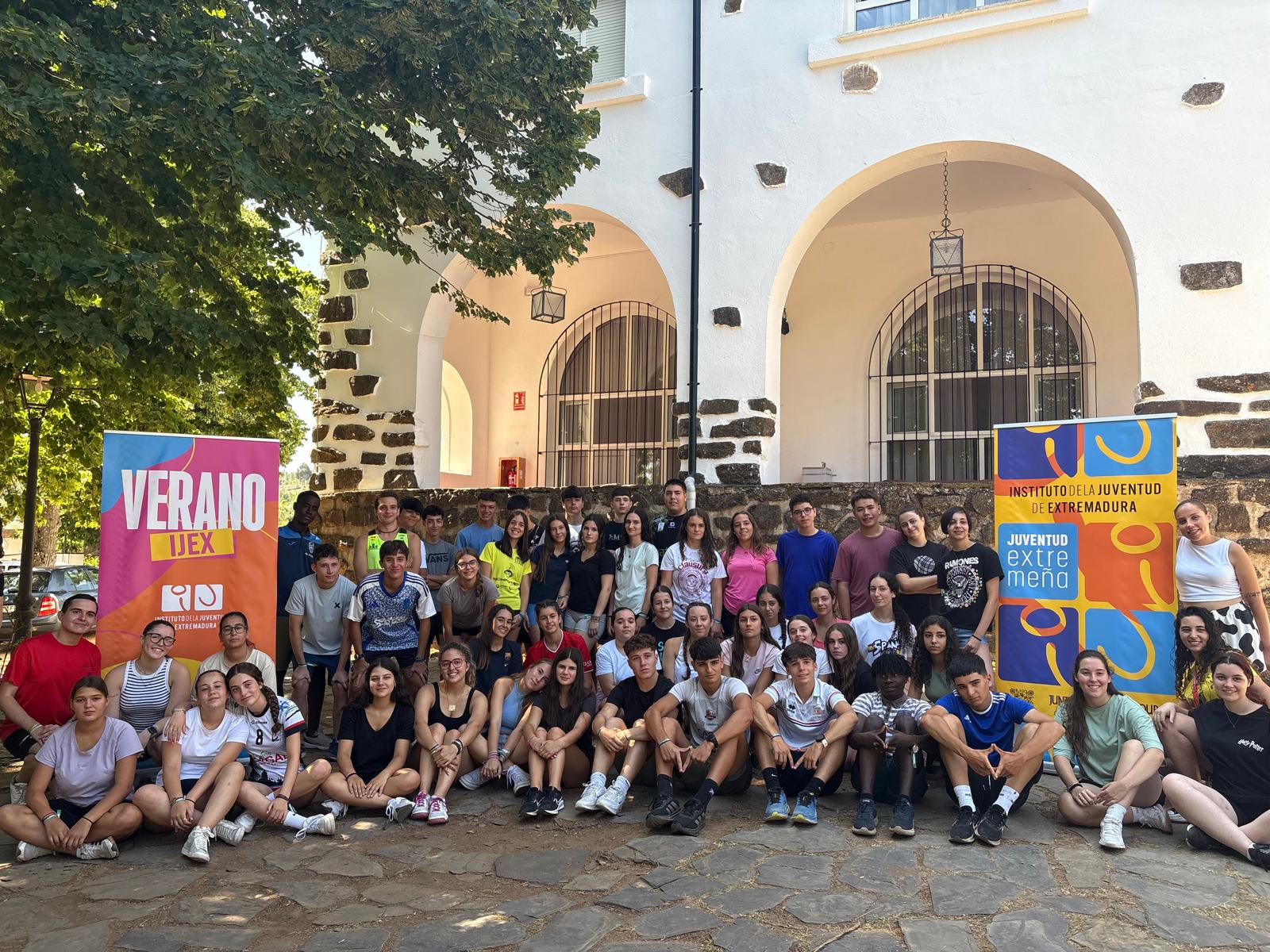 Comienzan los nuevos Campux de Verano del IJEX con actividades de ocio para jóvenes centradas en el mundo del circo y la robótica