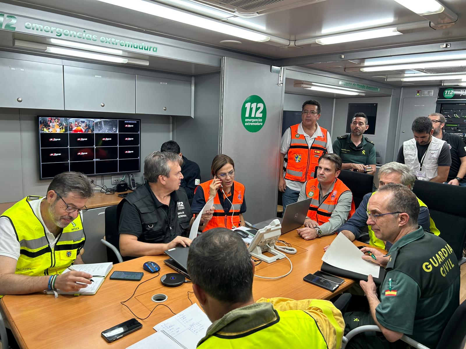 La Junta de Extremadura mantiene la Situación Operativa 1 del Plan INFOCAEX por un incendio originado en Valdecaballeros