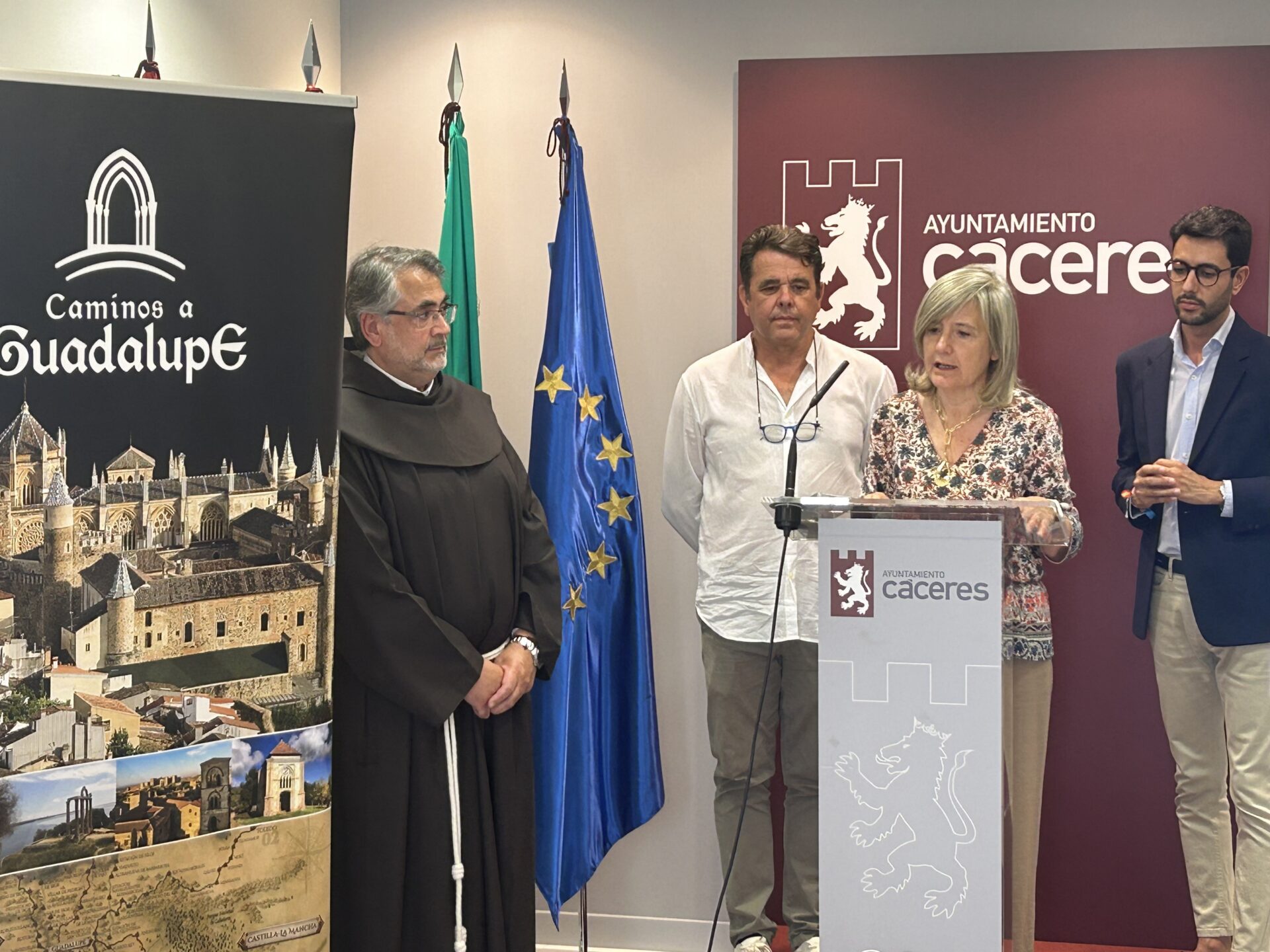 La Junta de Extremadura impulsa la red de caminos históricos a Guadalupe y respalda la creación del Cuaderno del Peregrino