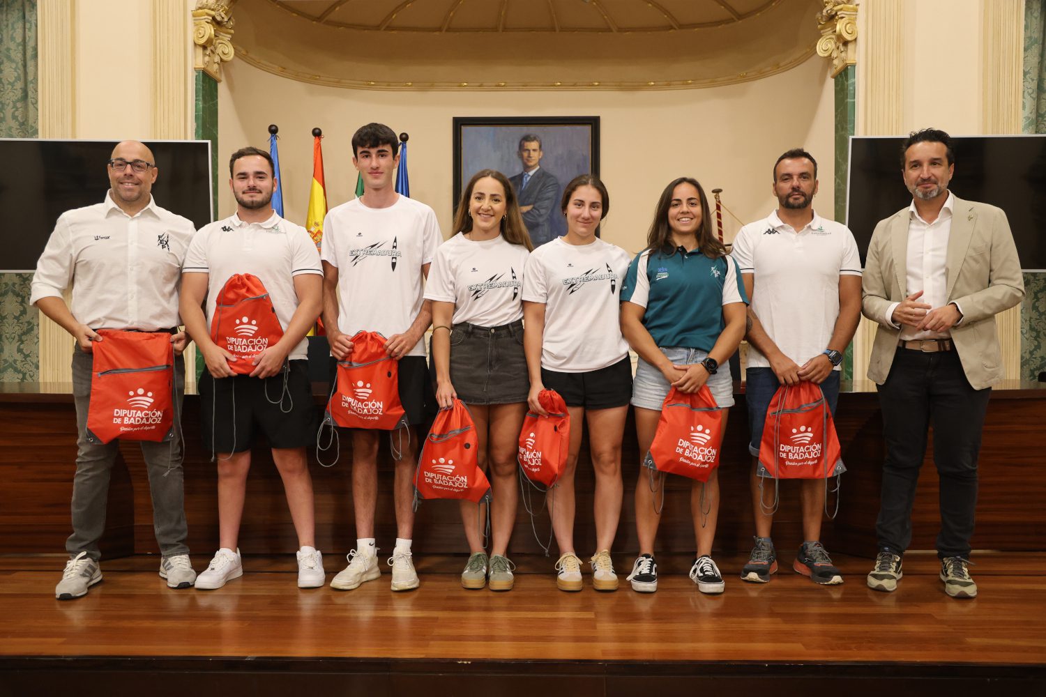El equipo extremeño de piragüismo celebra con Ricardo Cabezas sus logros internacionales