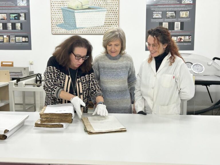 La Junta de Extremadura digitaliza más de un millón de documentos históricos custodiados en sus archivos provinciales
