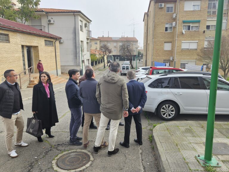 La Junta invertirá 3 millones de euros en rehabilitar 112 viviendas del barrio La Marcha Verde en Navalmoral de la Mata