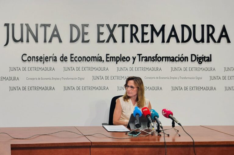 Extremadura alcanza mínimos históricos con 64.810 personas desempleadas y se convierte en la segunda región con mayor descenso
