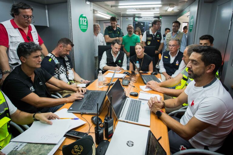 La presidenta de la Junta preside el CECOPI: Extremadura mantiene la situación operativa 2 del Plan INFOCAEX y solicita refuerzos de la UME para hacer frente a los incendios