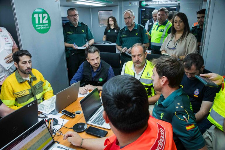 La Junta estudia la posible evacuación de La Garganta y el confinamiento de Hervás por el incendio declarado en Jarilla