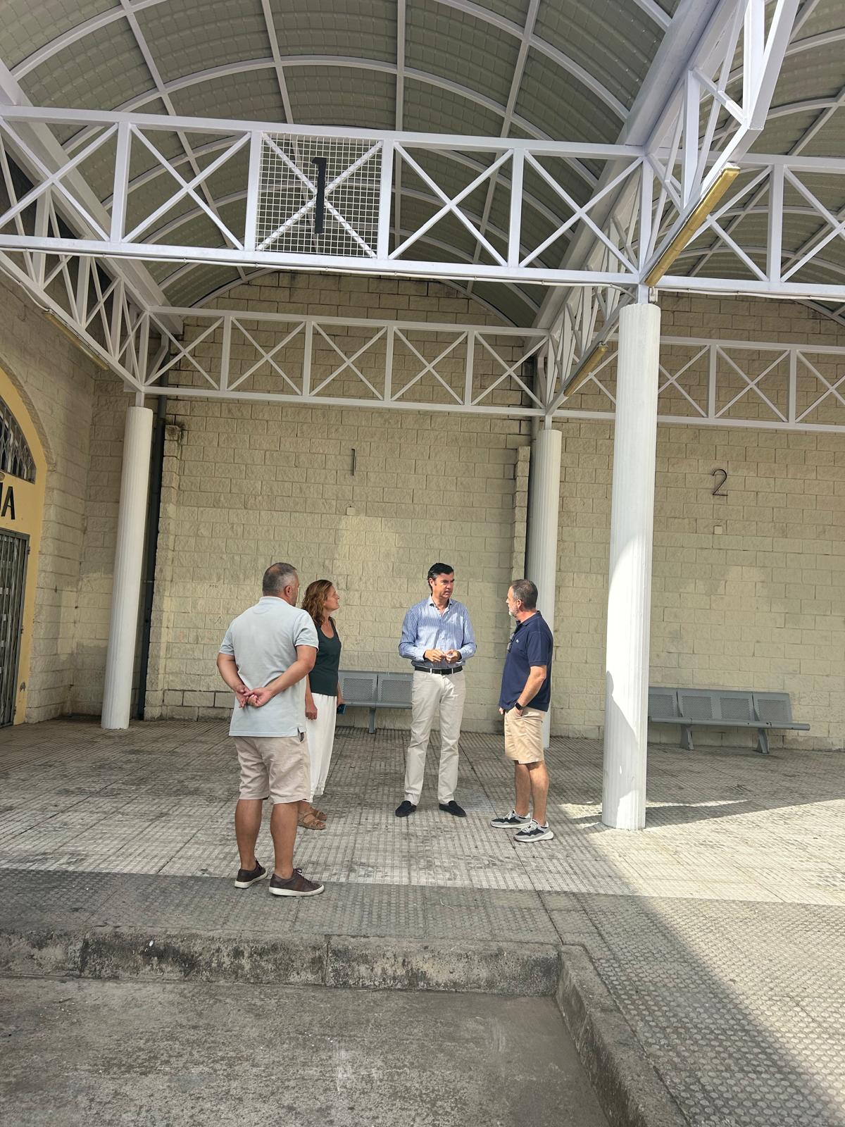 La Junta invierte casi 30.000 euros para la instalación de una nueva cubierta en las dársenas de la estación de autobuses de Moraleja