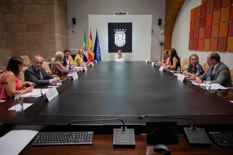 La Junta de Extremadura aprueba más de 4 millones de euros para impulsar la atención a la discapacidad