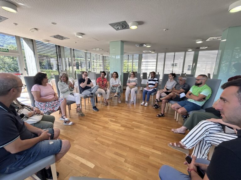 Bazaga resalta el atractivo turístico de las zonas afectadas por los incendios y subraya que se redoblarán esfuerzos en promoción