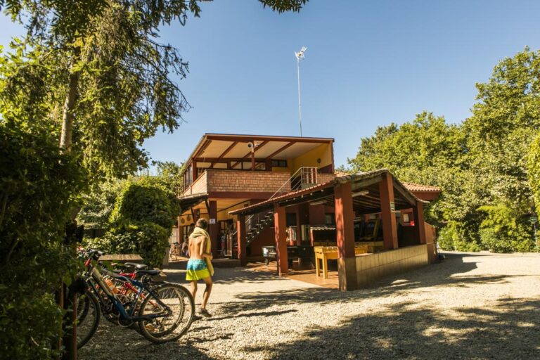 Extremadura encabeza el crecimiento de viajeros que se alojan en establecimientos extrahoteleros en julio, con un 21,07 por ciento más