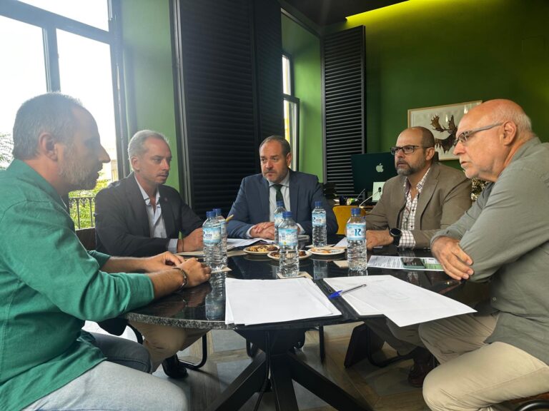 La Junta y Fedexcaza abordan los retos del sector y ultiman Feciex