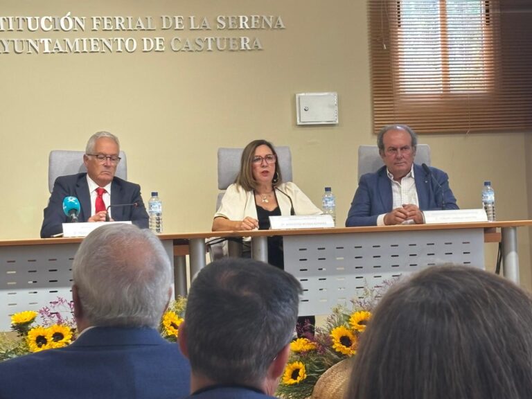 La consejera Mercedes Morán inaugura el Salón Ovino de Castuera, que alcanza su 40ª Edición