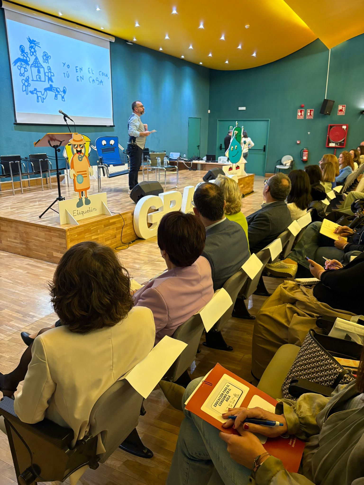 La Junta de Extremadura impulsa el programa ‘Yo en el cole, tú en casa’ para fomentar el consumo responsable en el ámbito educativo