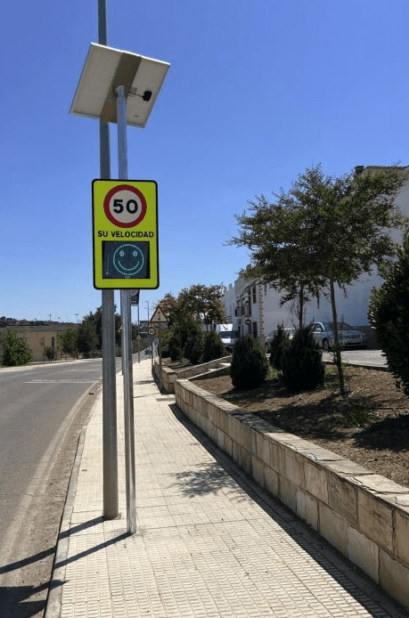 La Diputación de Badajoz ha completado la instalación de los radares pedagógicos en la provincia