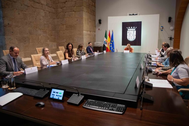La Junta de Extremadura convocará próximamente las ayudas para el fomento del empleo estable por 32 millones de euros
