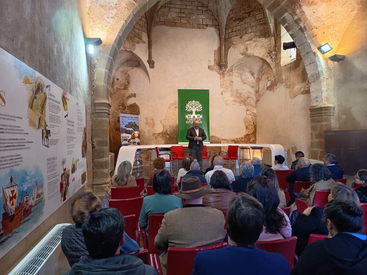 La Junta de Extremadura refuerza la digitalización rural con el programa RuralNEXT en Burguillos del Cerro