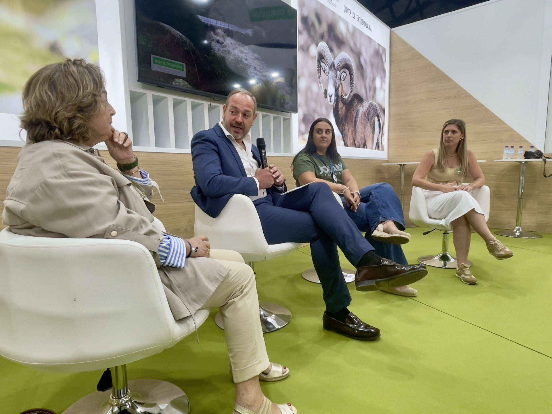 La Junta de Extremadura avanza en la incorporación de la mujer a la caza