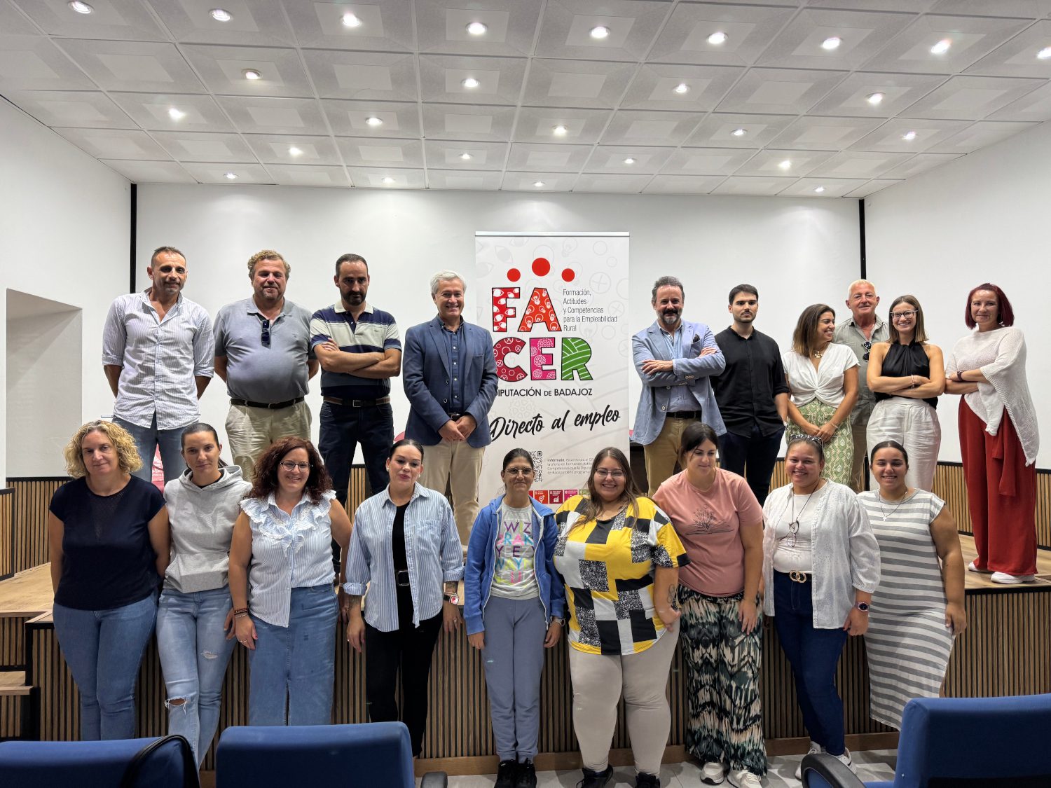 La Diputación de Badajoz inaugura en Santa Marta una formación sociosanitaria gratuita para personas dependientes dentro del proyecto FACER