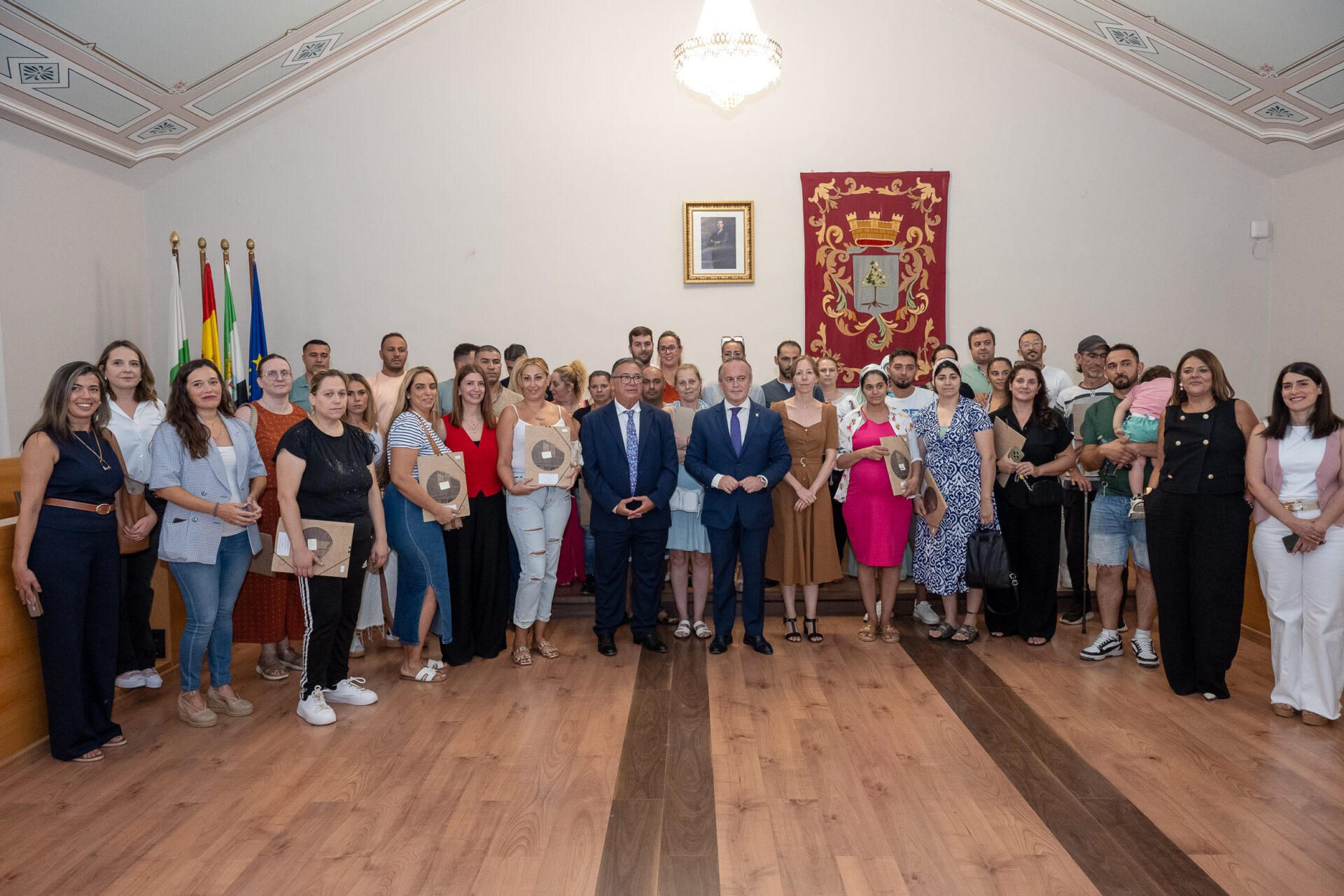 La Junta de Extremadura entrega las llaves de 24 viviendas públicas en Almendralejo tras invertir 2’2 millones de euros