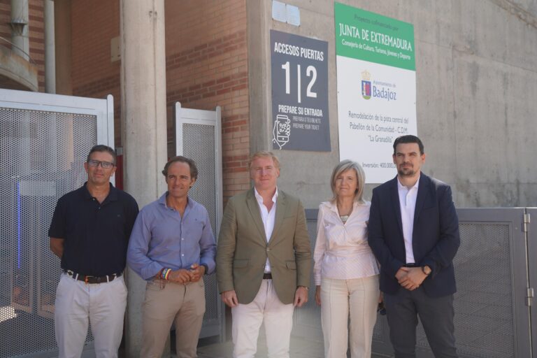 La Junta de Extremadura invierte 400.000 euros en la remodelación del pabellón de La Granadilla en Badajoz