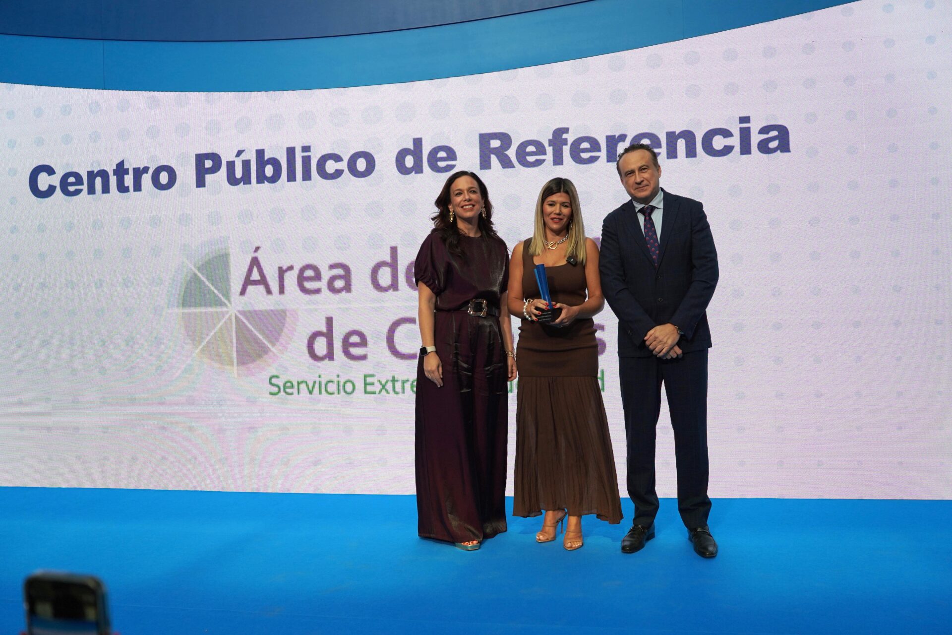 El Área de Salud de Cáceres recibe el Premio Centro Público de Referencia Nacional de ConSalud.es