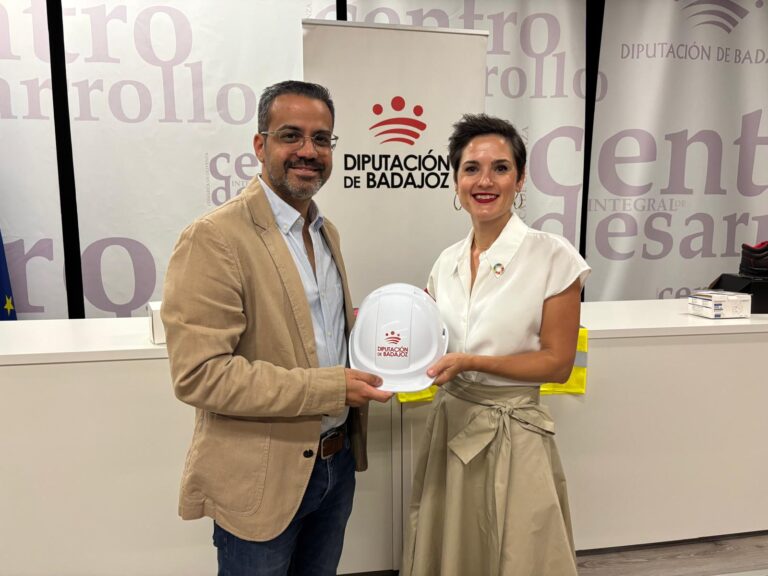 La Diputación de Badajoz entrega equipos de protección individual a 173 entidades locales de la provincia