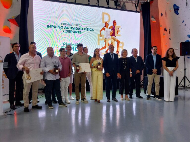 Bazaga ensalza el papel del deporte como motor de igualdad en la gala de los Premios Espiga de Caja Rural de Extremadura