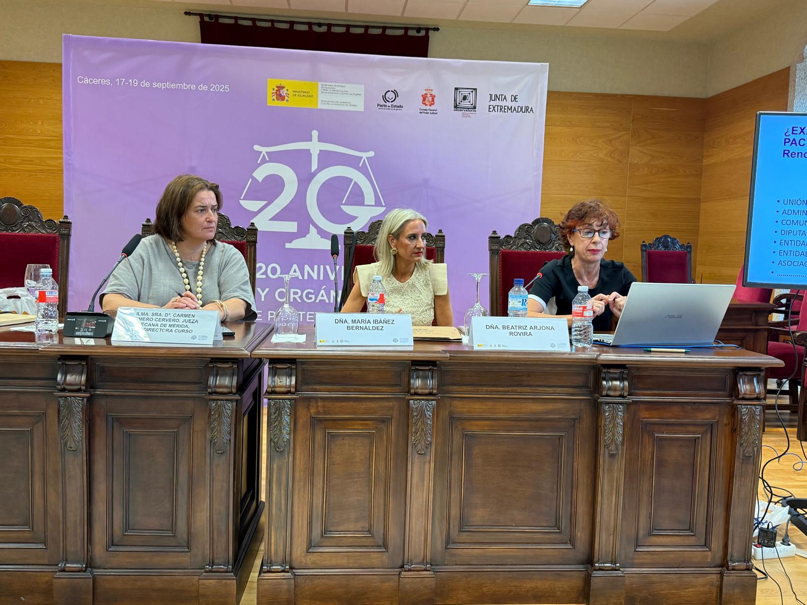 Extremadura pone en valor su importante red de recursos contra la violencia de género ante jueces de toda España en el curso celebrado por el 20 Aniversario de la Ley 1/2004
