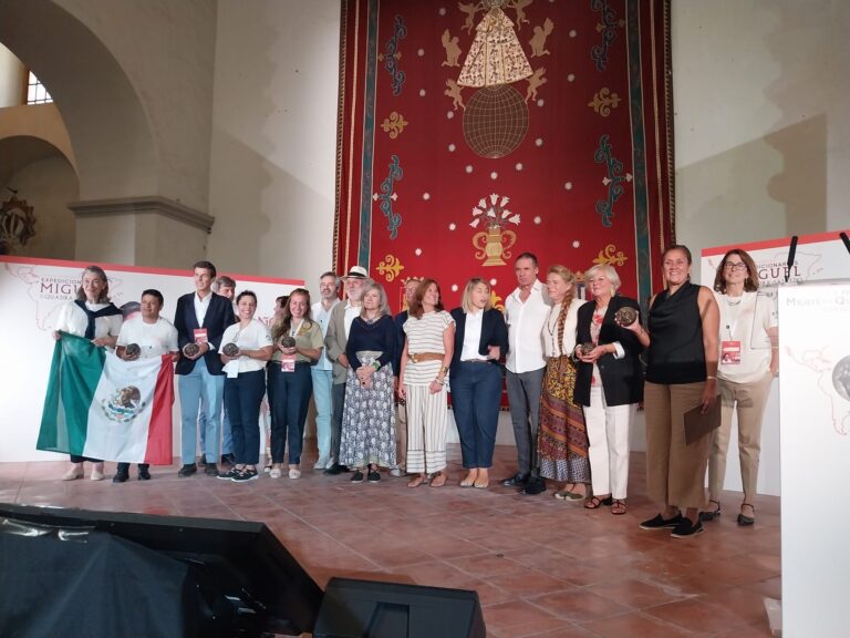 Victoria Bazaga clausura el I Congreso Internacional Expedicionarios Miguel de la Quadra-Salcedo